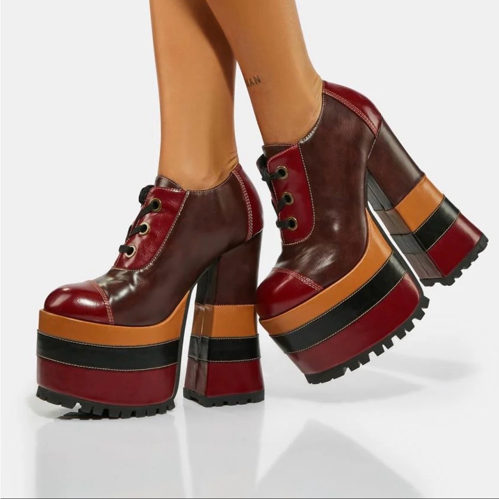 FUNKY SOLE PLATFORM OXFORDS Size 9
Brand New in Box. Maroon Brown Mustard Black